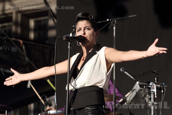 CARMEN MARIA VEGA - 2012-07-22 - PARIS - Parvis de l'Hotel de Ville - 